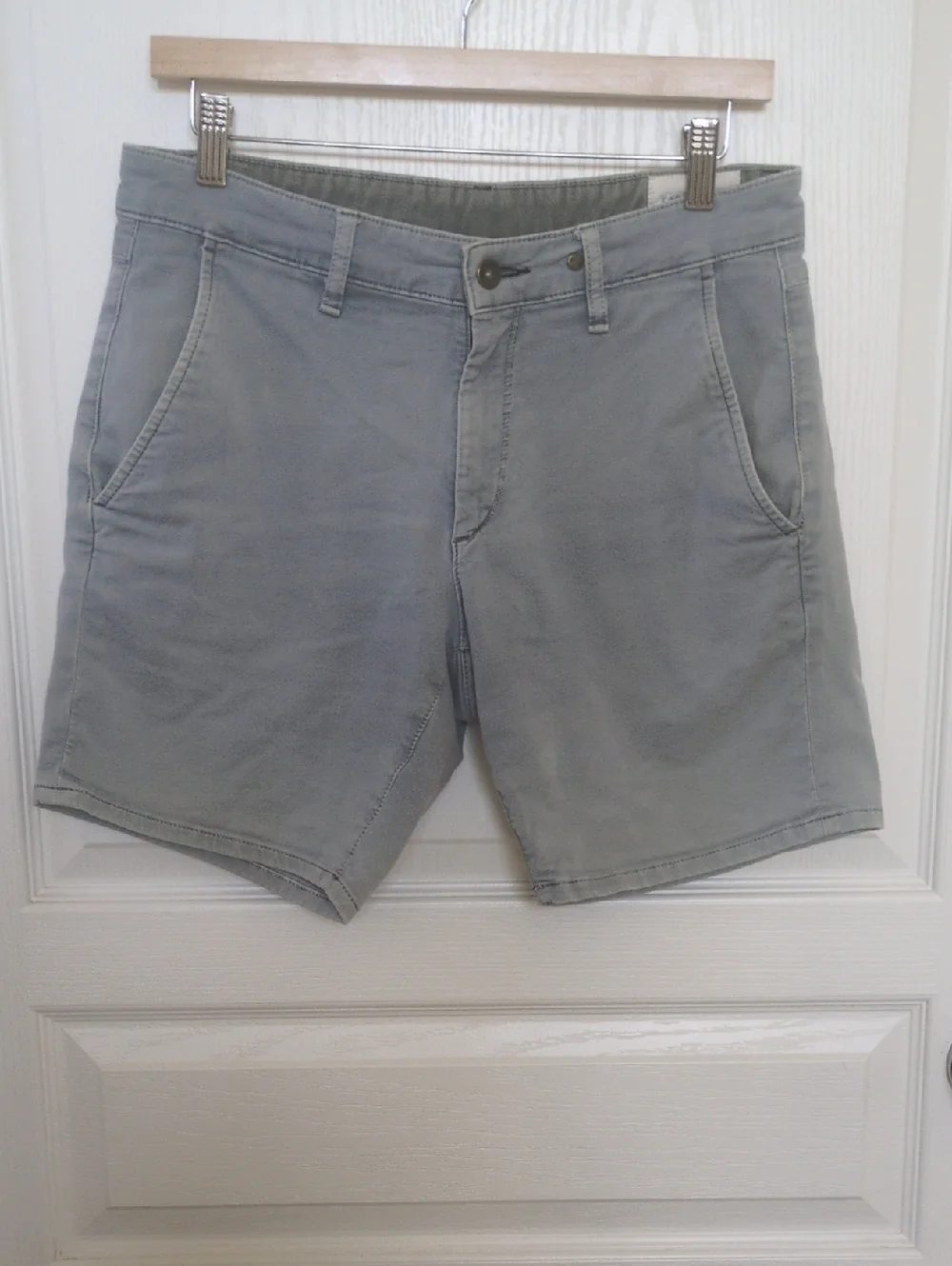rag & bone Men's Flat-Front Chino Shorts in Light Gray